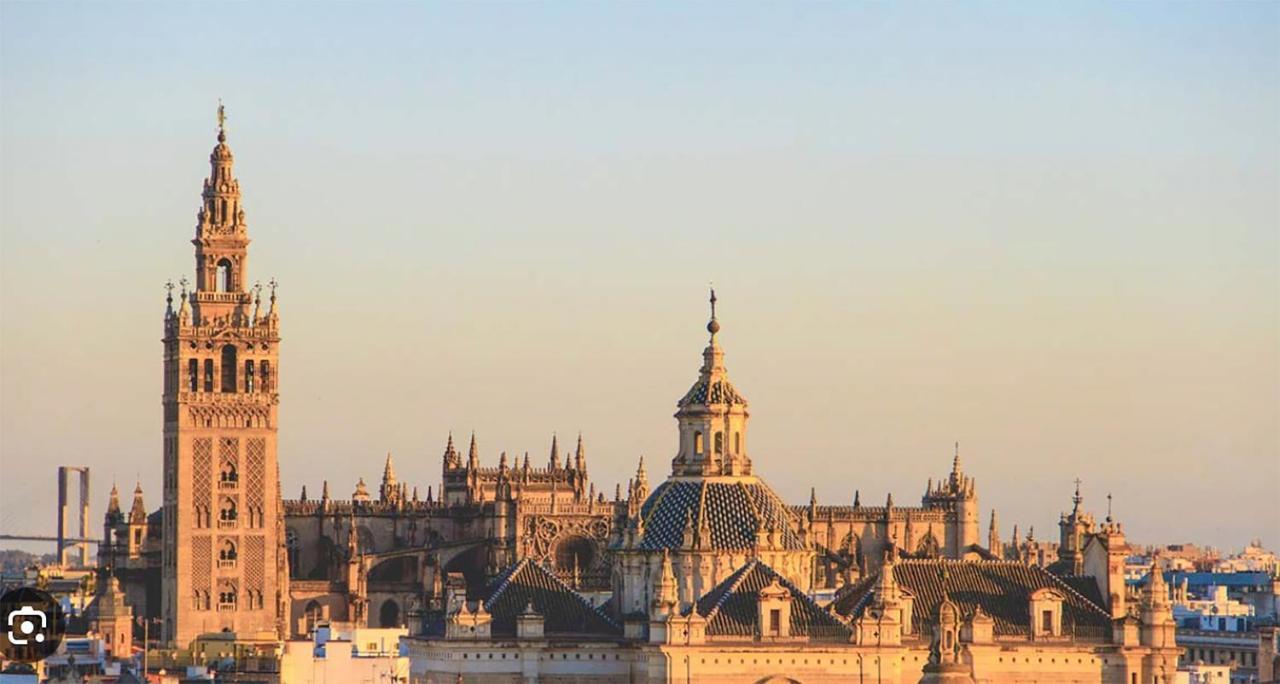 Atico Con Balcon En Pleno Centro Appartement Sevilla Buitenkant foto